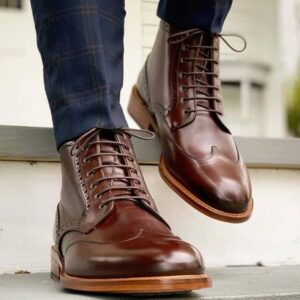 Elegant brown lace‑up dress shoe